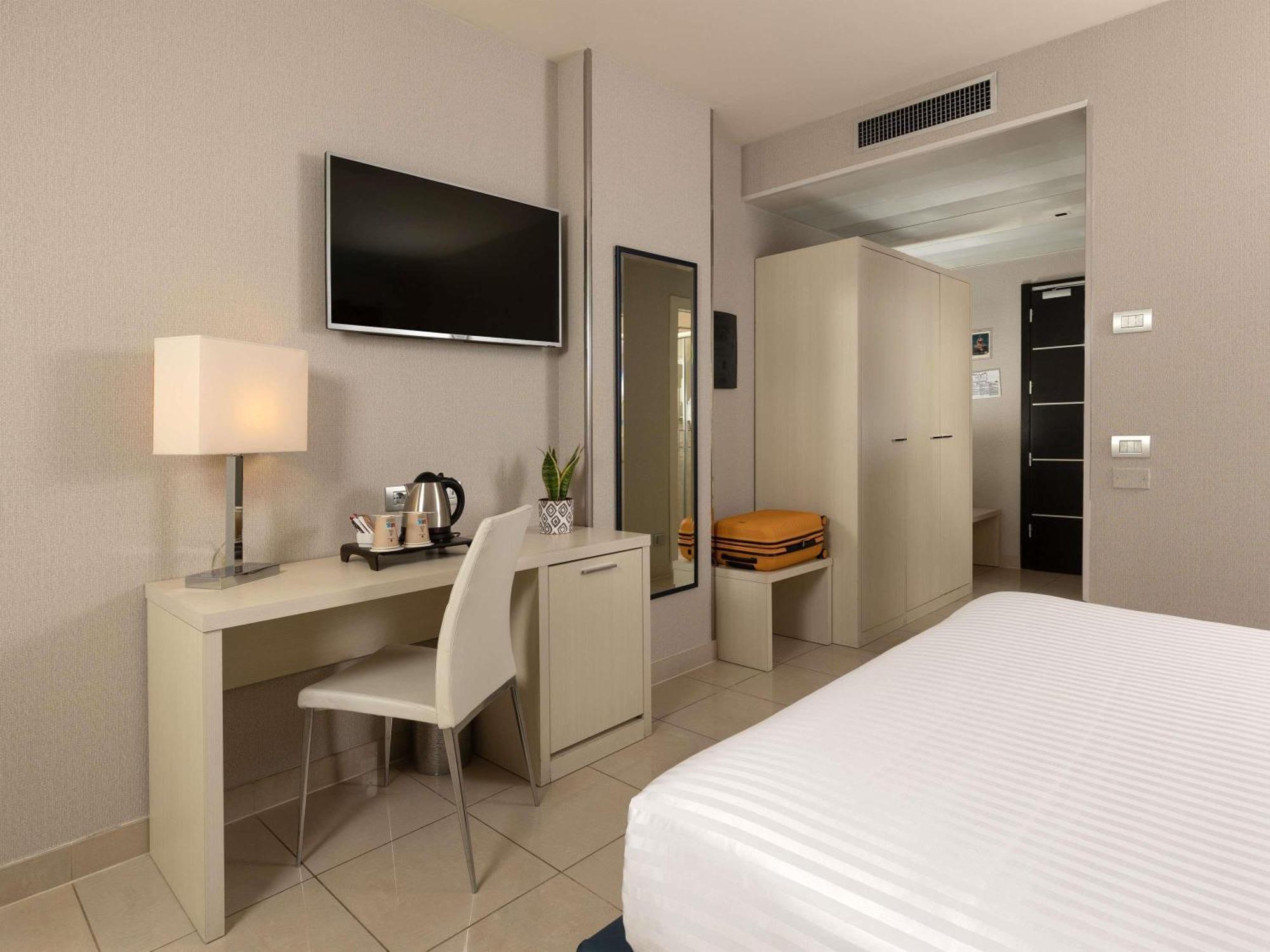 Mercure Artis Hotel 4*