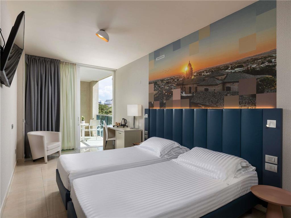 Mercure Artis Hotel 4*